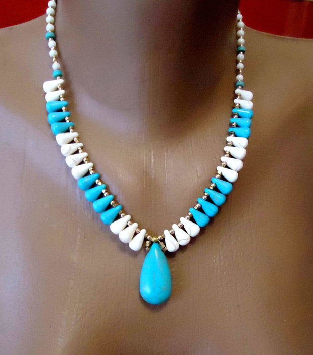 Reducere 50,% / Colier fin, Hawlit alb-crem si turquoise in hematit gold