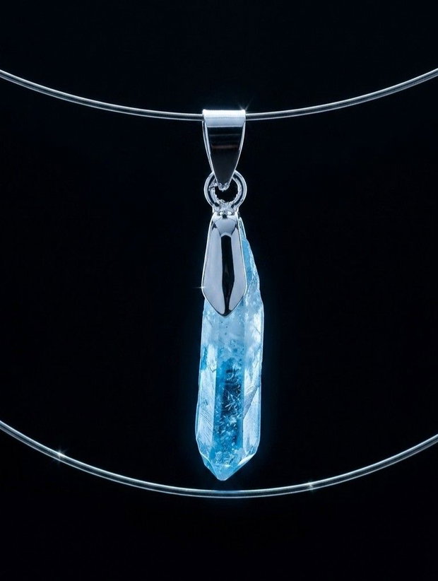 Pandantiv unicat cu cristal de cuarț aura bleu