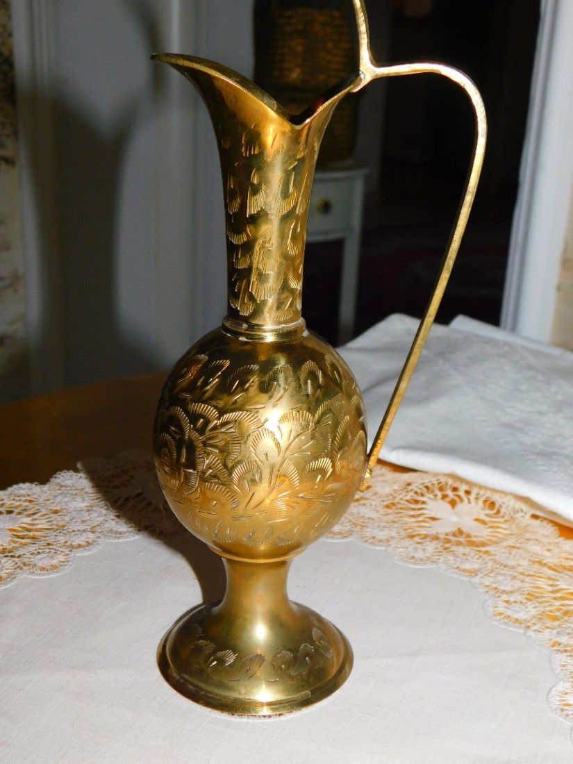 Carafa alama  vintage,  lucrata  deosebit,  colectie de  familie