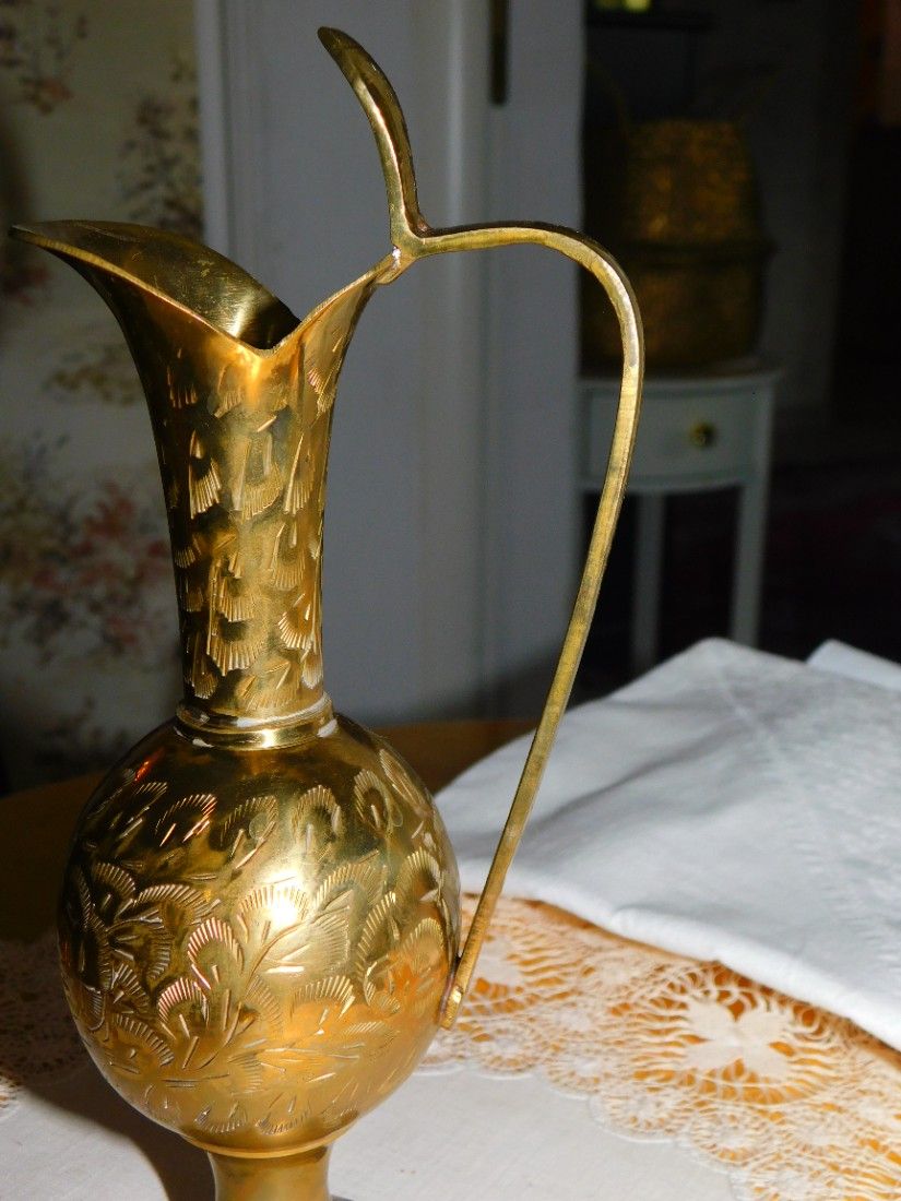 Carafa alama  vintage,  lucrata  deosebit,  colectie de  familie