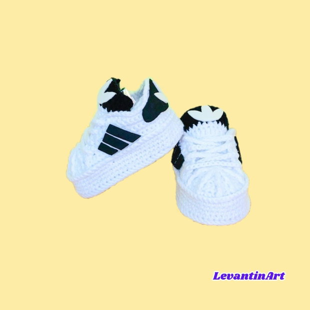 Botosei bebe crosetati tip adidasi | 0-6 luni | handmade | cadou nou-nascut | personalizabili