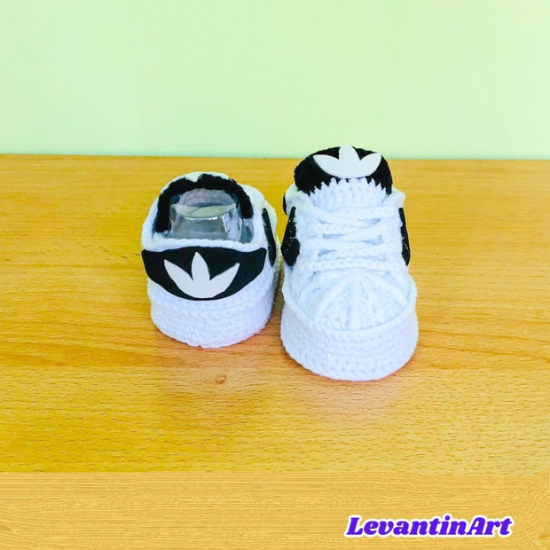 Botosei bebe crosetati tip adidasi | 0-6 luni | handmade | cadou nou-nascut | personalizabili