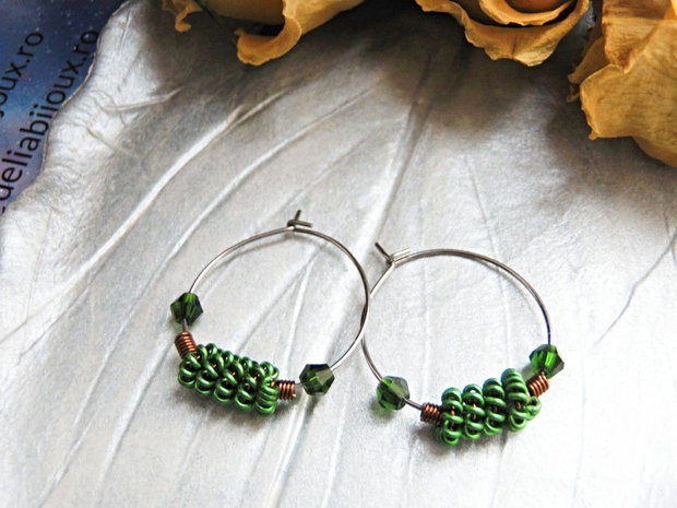 Cercei handmade hoop din cupru non-tarnish și aluminiu verde, pe bază din inox (cod1431)
