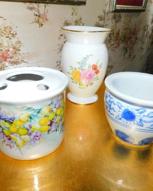 3  vaze  vintage portelan ,  fiecare   deosebita ,  China,  Franta , Elvetia