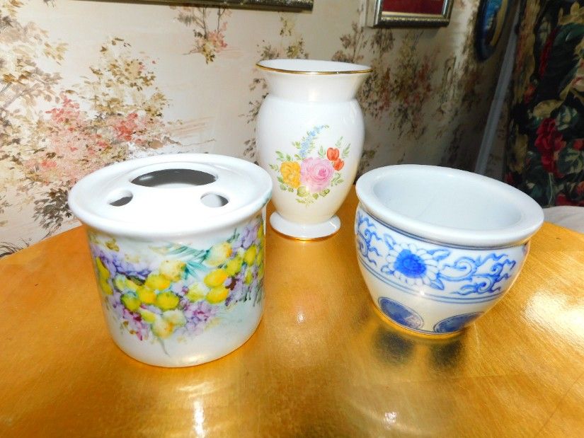 3  vaze  vintage portelan ,  fiecare   deosebita ,  China,  Franta , Elvetia