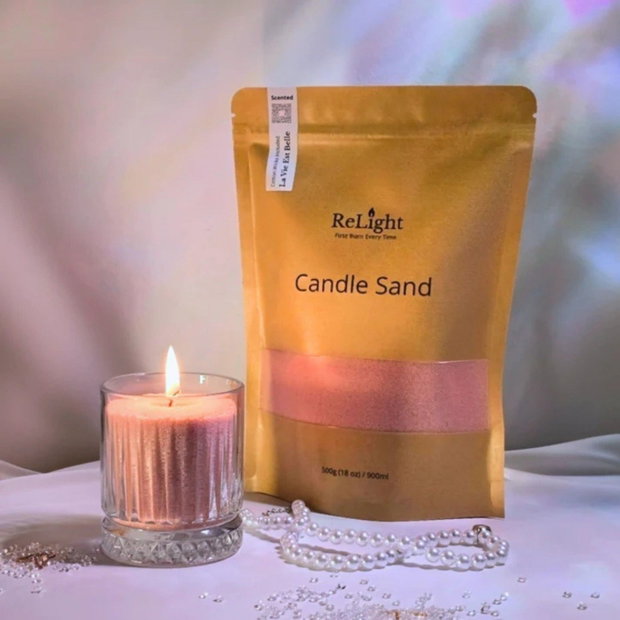Lumanare din nisip parfumata, Relight, La Vie Est Belle, 500g, 30 fitile din bumbac, reutilizabila