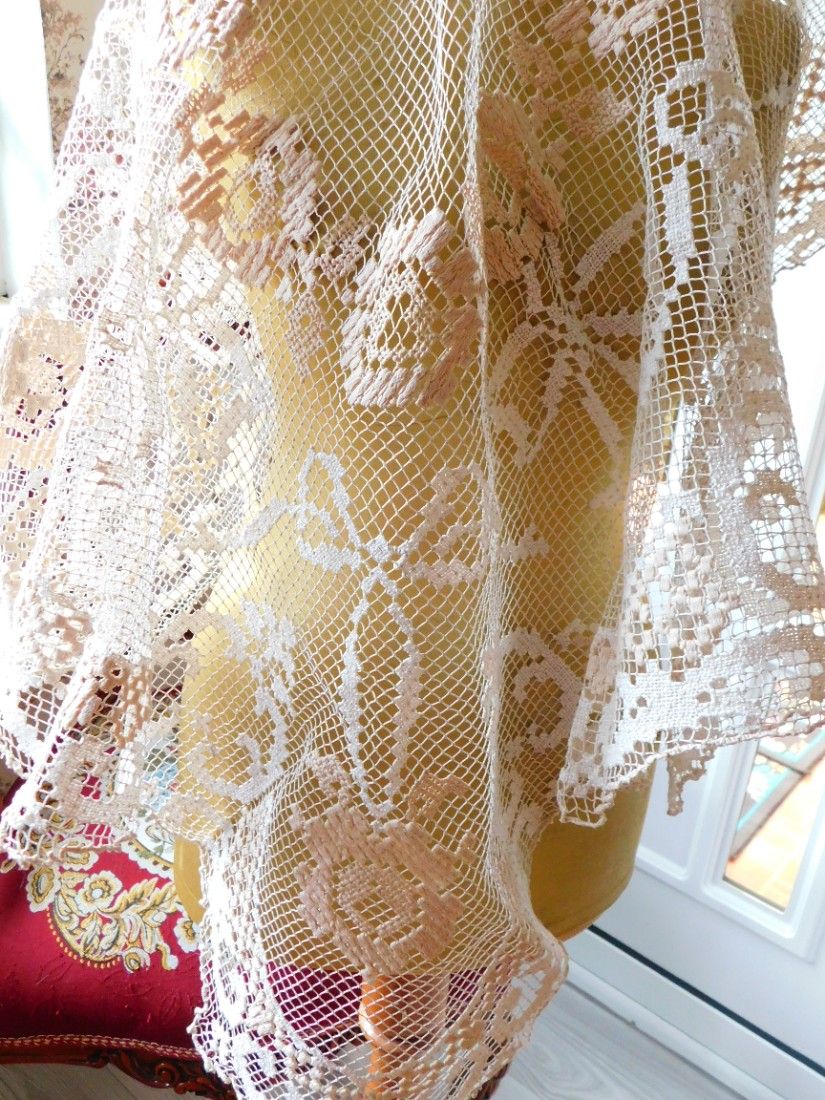 Fata  de masa interbelica, crosetata  cu  2  fire  bumbac  bicolor,  deosebita,
