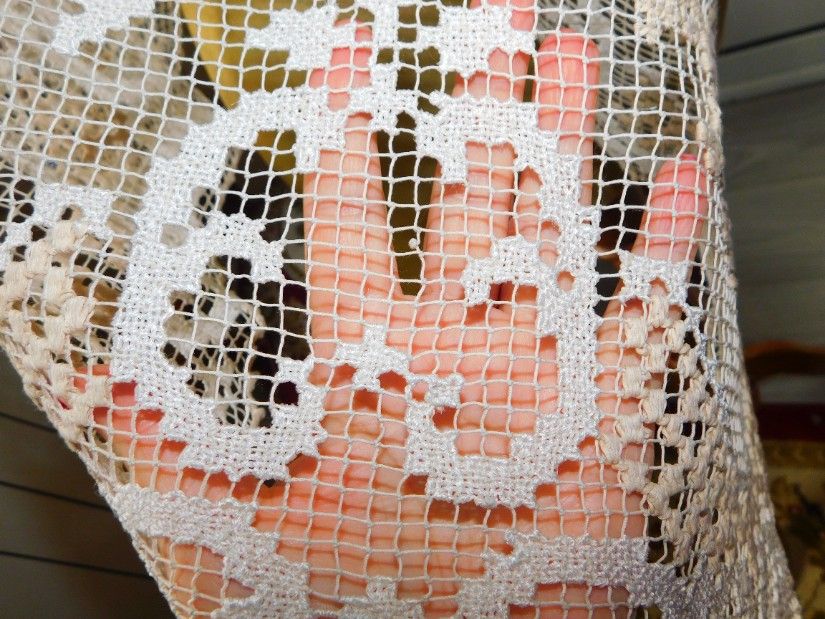 Fata  de masa interbelica, crosetata  cu  2  fire  bumbac  bicolor,  deosebita,