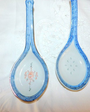 2  linguri servire , mari, portelan original China ,