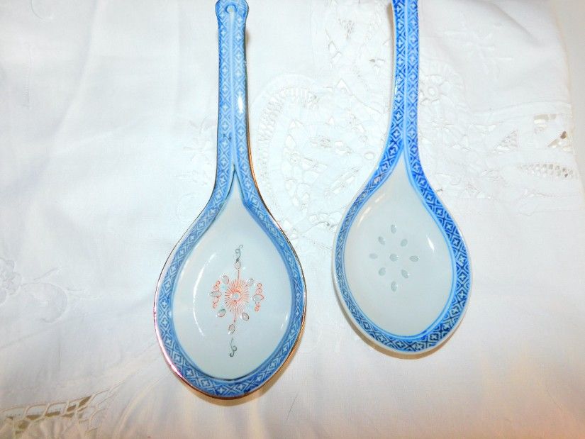 2  linguri servire , mari, portelan original China ,