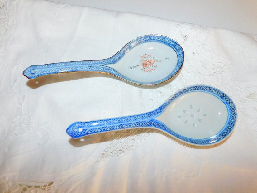 2  linguri servire , mari, portelan original China ,