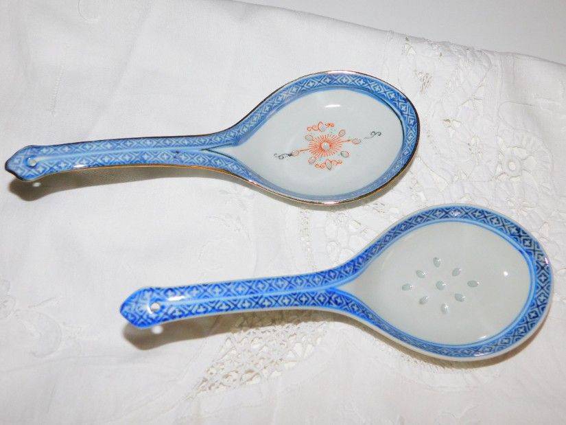 2  linguri servire , mari, portelan original China ,