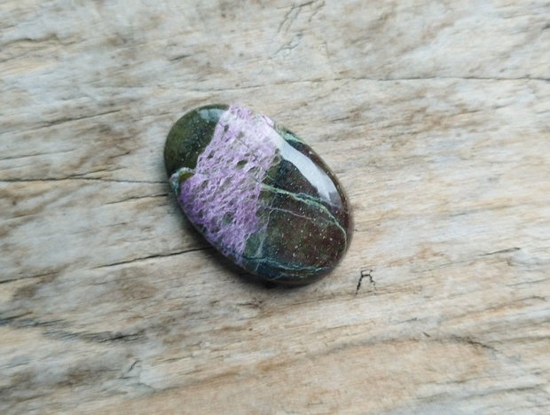 Cabochon stichtit, 25x17x5 mm
