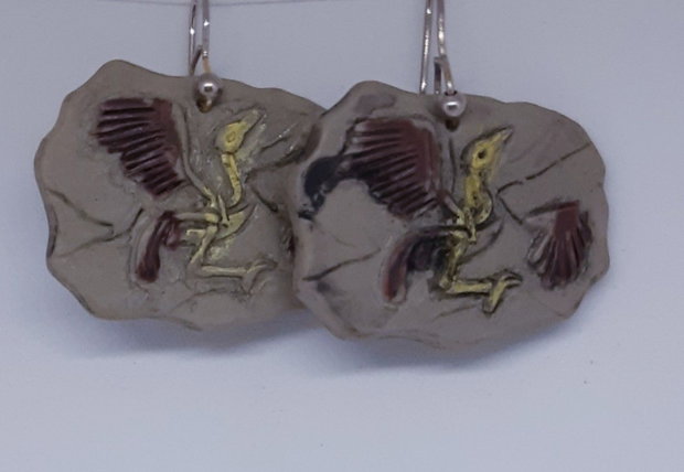 Set compus din cercei si pandandiv, cu tema paleontologica, mulaje cu fosile de paleo păsări
