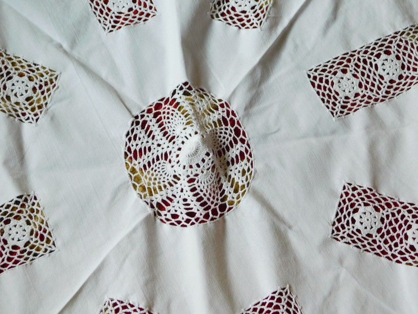 Fata de masa vintage, alba, dantele, foarte mare , deosebita, neutilizata