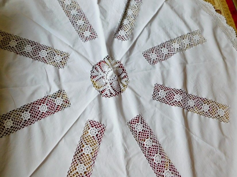 Fata de masa vintage, alba, dantele, foarte mare , deosebita, neutilizata