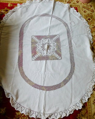 Fata  de masa, alba,  dantele,  vintage,  ovala,  neutilizata