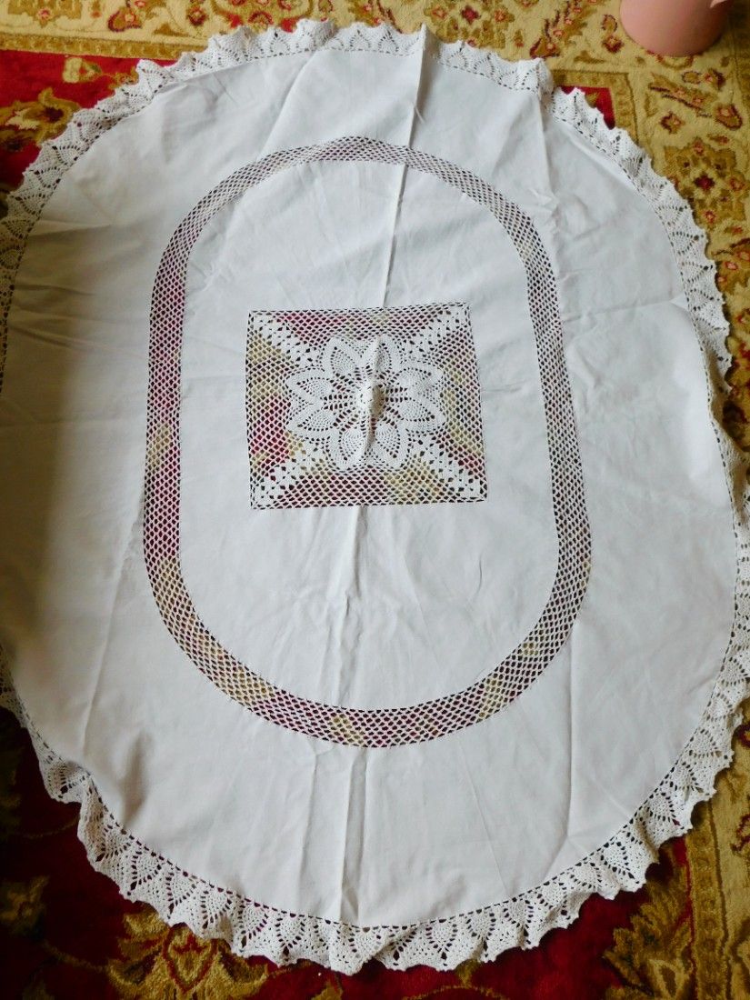 Fata  de masa, alba,  dantele,  vintage,  ovala,  neutilizata