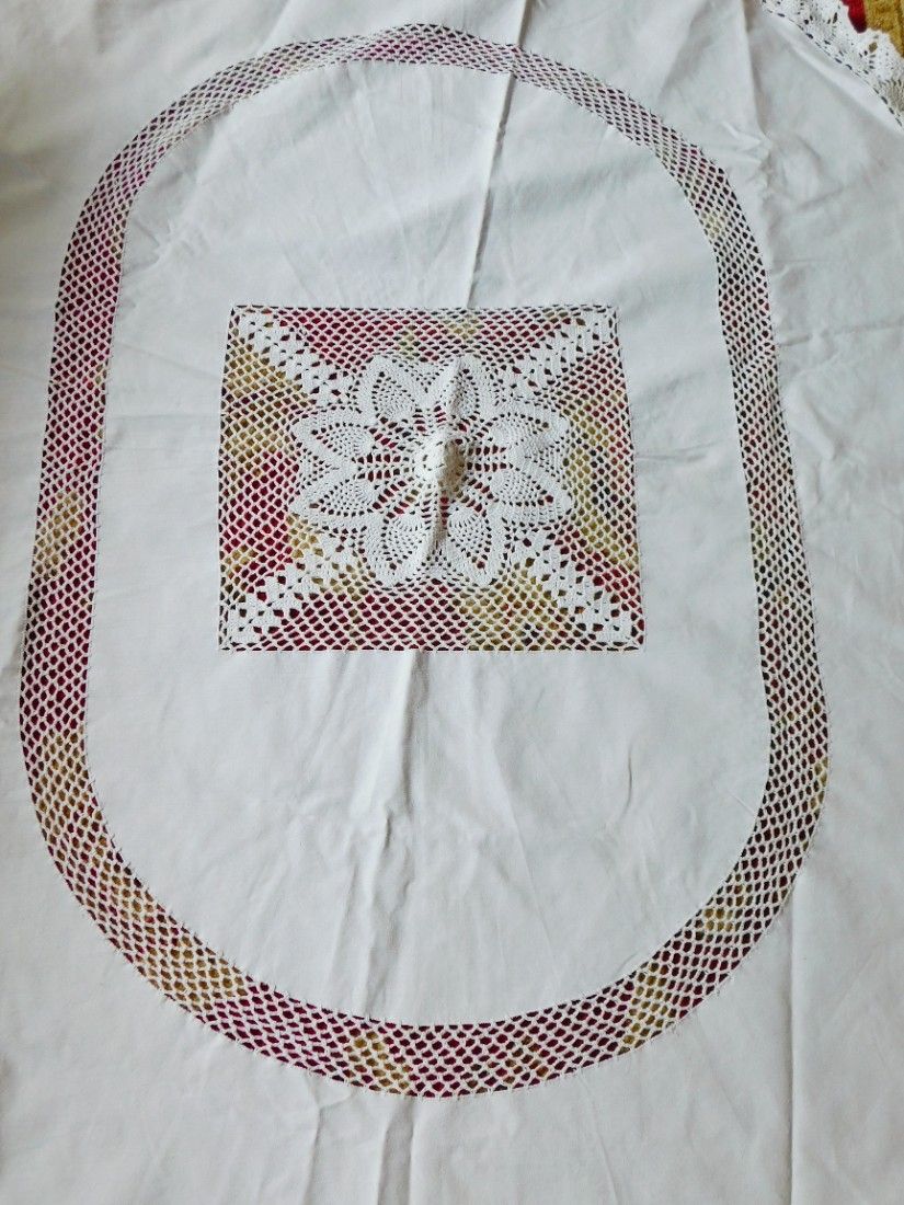 Fata  de masa, alba,  dantele,  vintage,  ovala,  neutilizata
