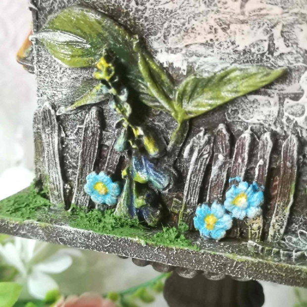 Casuta de pasari decorativa Primavara in gradina