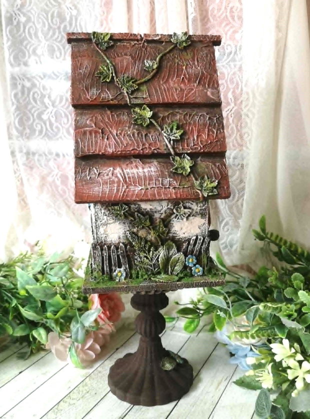 Casuta de pasari decorativa Primavara in gradina