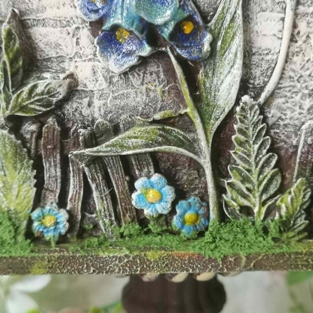 Casuta de pasari decorativa Primavara in gradina