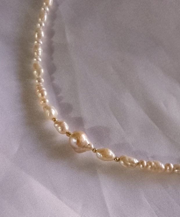 Colier perle de cultura aurii cu biluțe aur 14k
