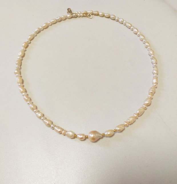 Colier perle de cultura aurii cu biluțe aur 14k