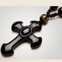 KT0019 - Pandantiv / amuleta / talisman, obsidian de sinteza, negru lucios, cruce, 52x37x11mm