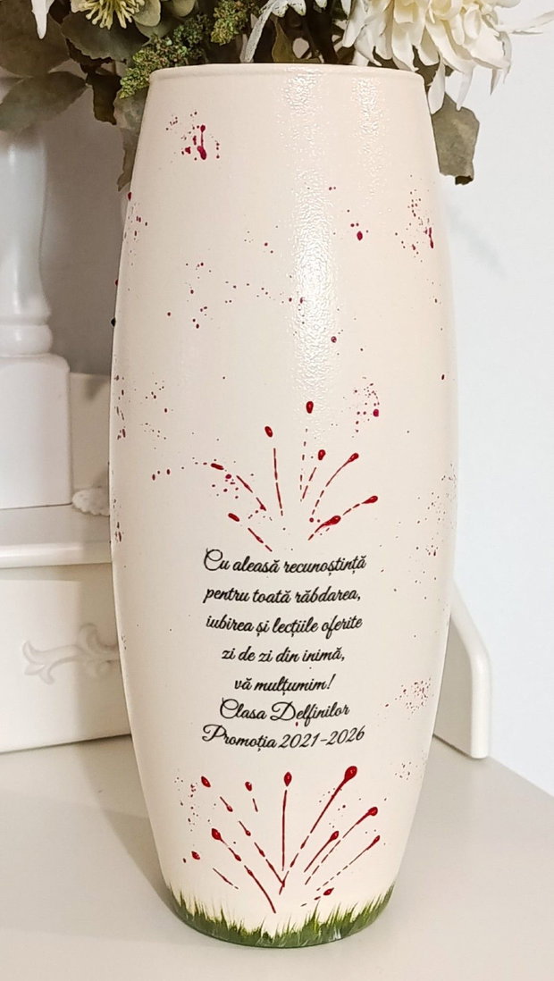 Vaza personalizata cu trandafiri și numele copiilor