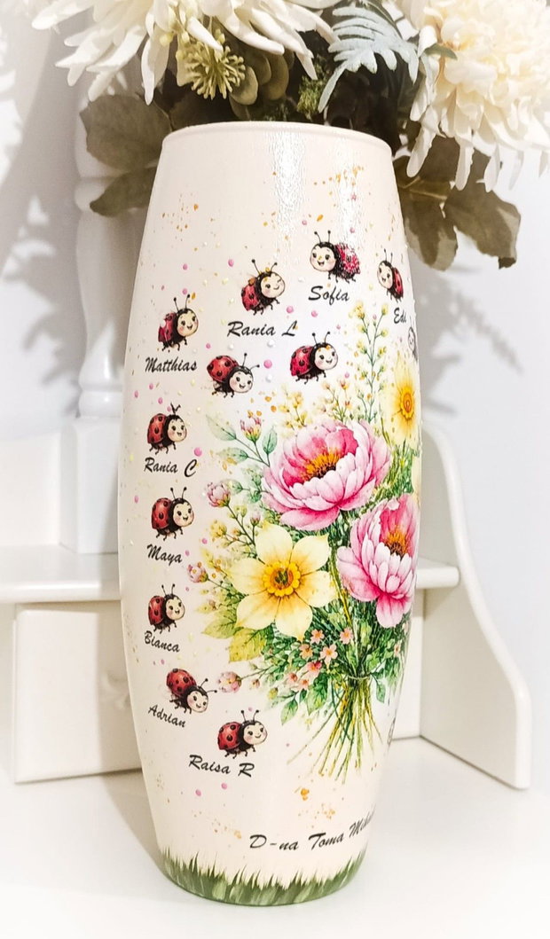 Vaza personalizata cu flori și buburuze
