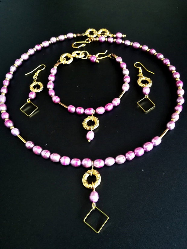 Set geometric cu perle de cultura lila