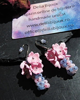 Cercei Sakura Pastel  flori delicate din foamiran și mărgele țesute manual (cod1434) - cadouri femei, cercei eleganti botez, bijuterii unicat flori