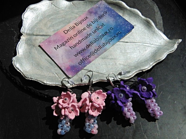 Cercei handmade cu flori sakura din foamiran mov și mărgele lila țesute manual (cod1435)