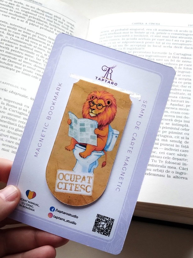 Semn de carte magnetic "Ocupat. Citesc" - Leu la toaleta