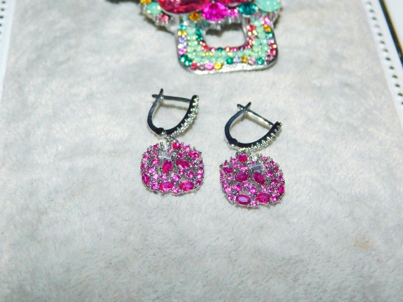 Set cercei noi rodiati cristale multicolore , brosa noua cristale multicolore