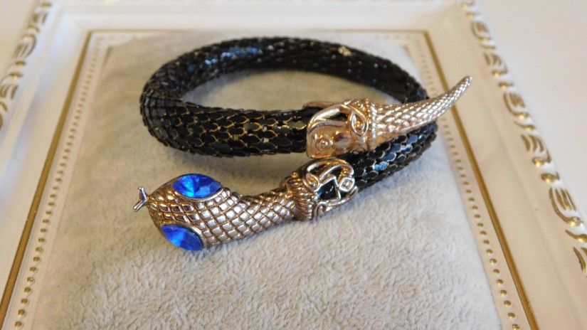 Bratara  vintage anii 50,  mostenire   din familie, metal, mesh, cristale