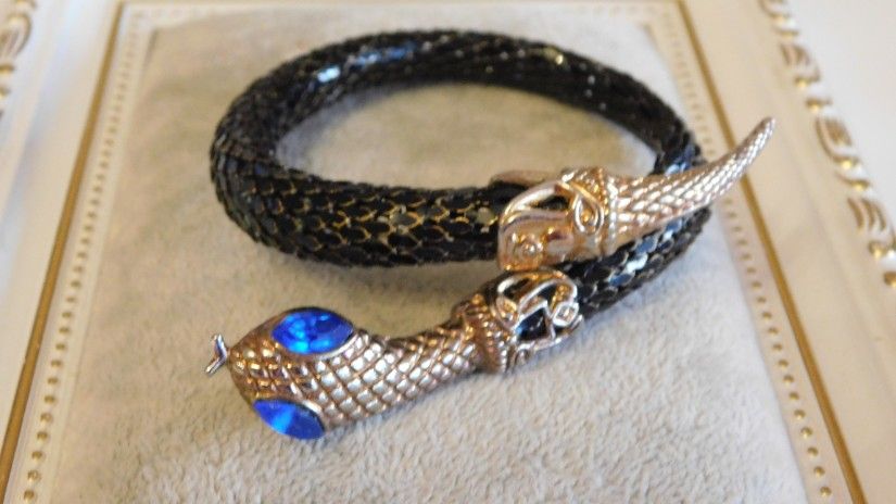 Bratara  vintage anii 50,  mostenire   din familie, metal, mesh, cristale
