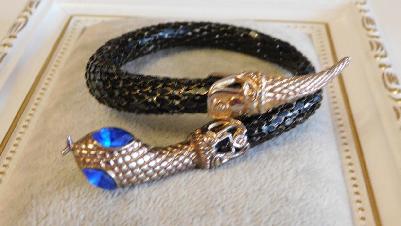 Bratara  vintage anii 50,  mostenire   din familie, metal, mesh, cristale