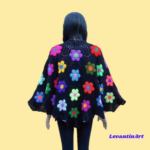 Poncho negru crosetat manual cu flori colorate / Capa dama boho, oversized, handmade