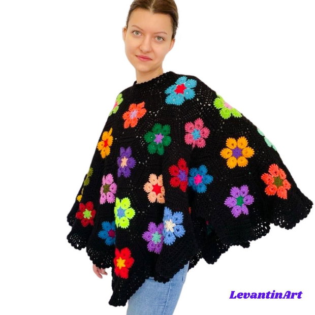 Poncho negru crosetat manual cu flori colorate / Capa dama boho, oversized, handmade