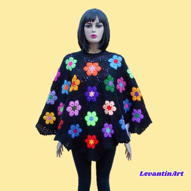 Poncho dama crosetat handmade cu flori multicolore pelerina neagra oversized, marime universala S-XL, potrivit si pentru gravide