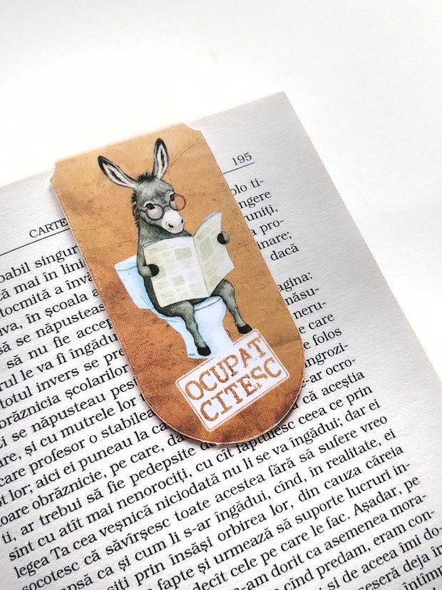 Semn de carte magnetic "Ocupat. Citesc" - Magar la toaleta