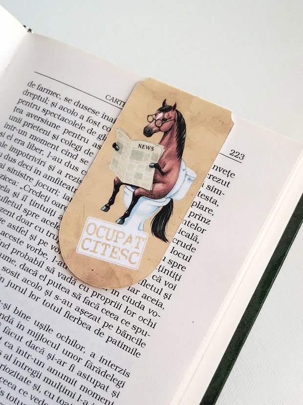 Semn de carte magnetic "Ocupat. Citesc" - Cal la toaleta