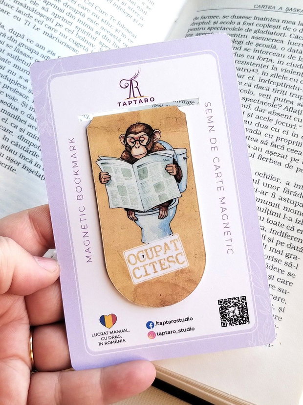 Semn de carte magnetic "Ocupat. Citesc" - Maimuta la toaleta