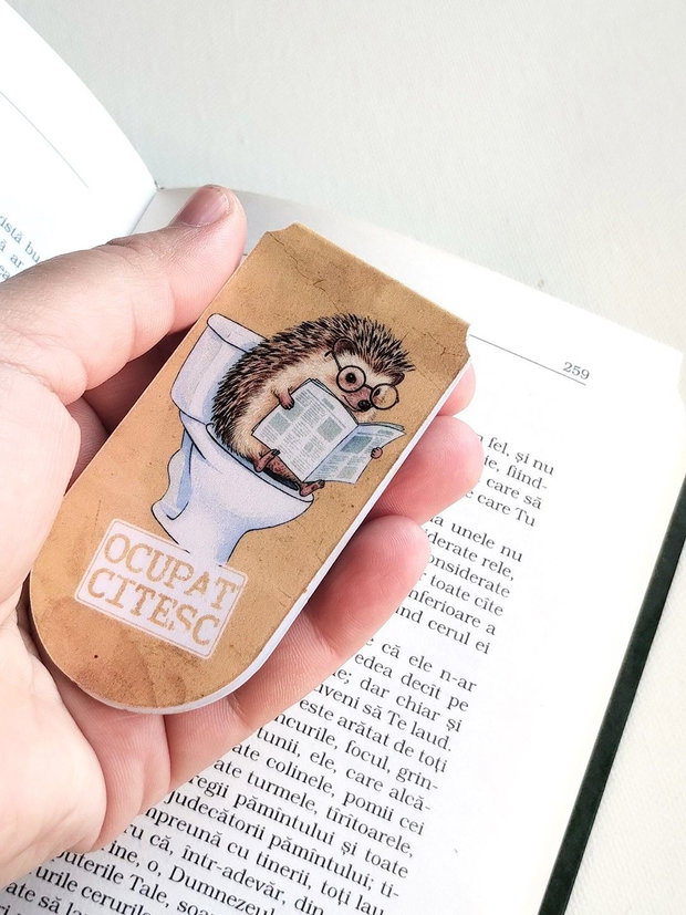 Semn de carte magnetic "Ocupat. Citesc" - Arici la toaleta