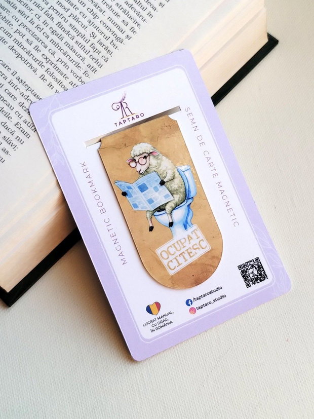 Semn de carte magnetic "Ocupat. Citesc" - Oaie la toaleta