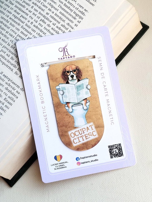 Semn de carte magnetic "Ocupat. Citesc" - Caine Beagle la toaleta
