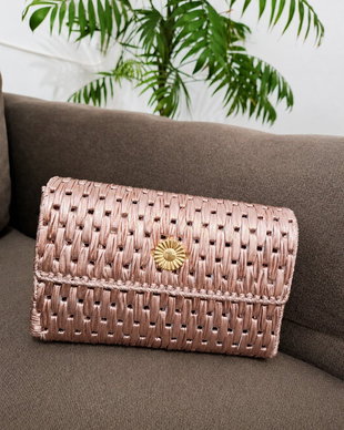 Geantă elegantă disponibilă la comandă