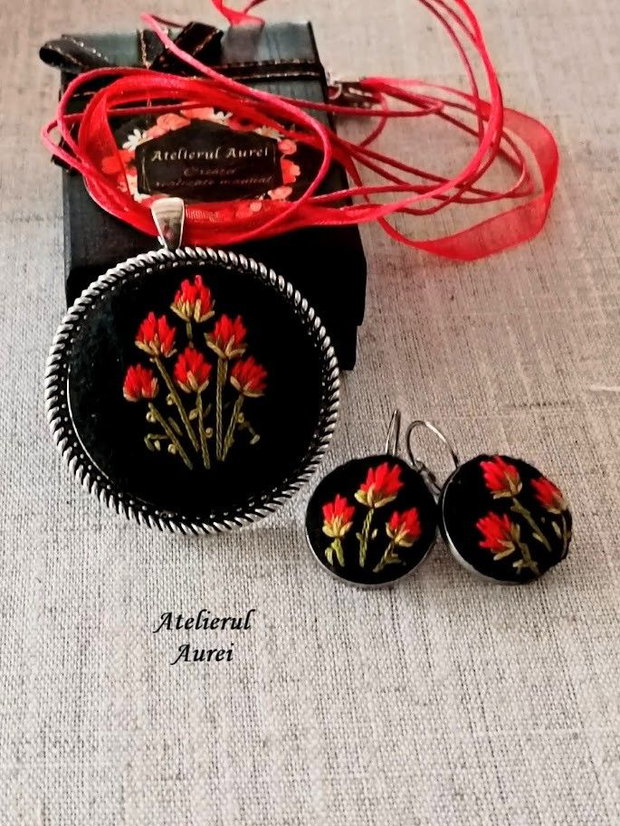 Set bijuterii cu broderie manuala
